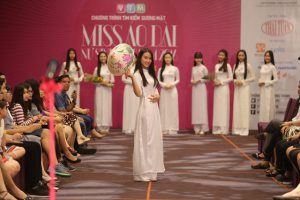 Miss Áo Dài Nữ Sinh Việt Nam 2016 – Tỏa sáng với phần thi khéo tay