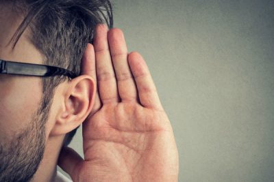 Cách lắng nghe trong giao tiếp hiệu quả
