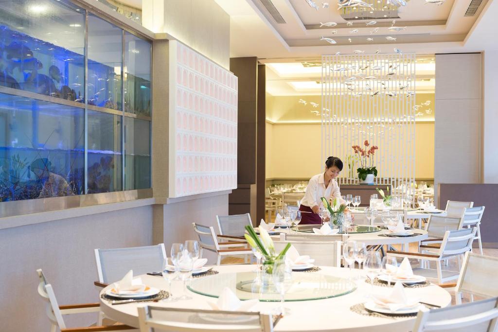 lương ngành hotel restaurant management