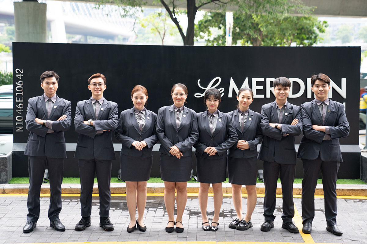 học viên tham quan khách sạn meridien